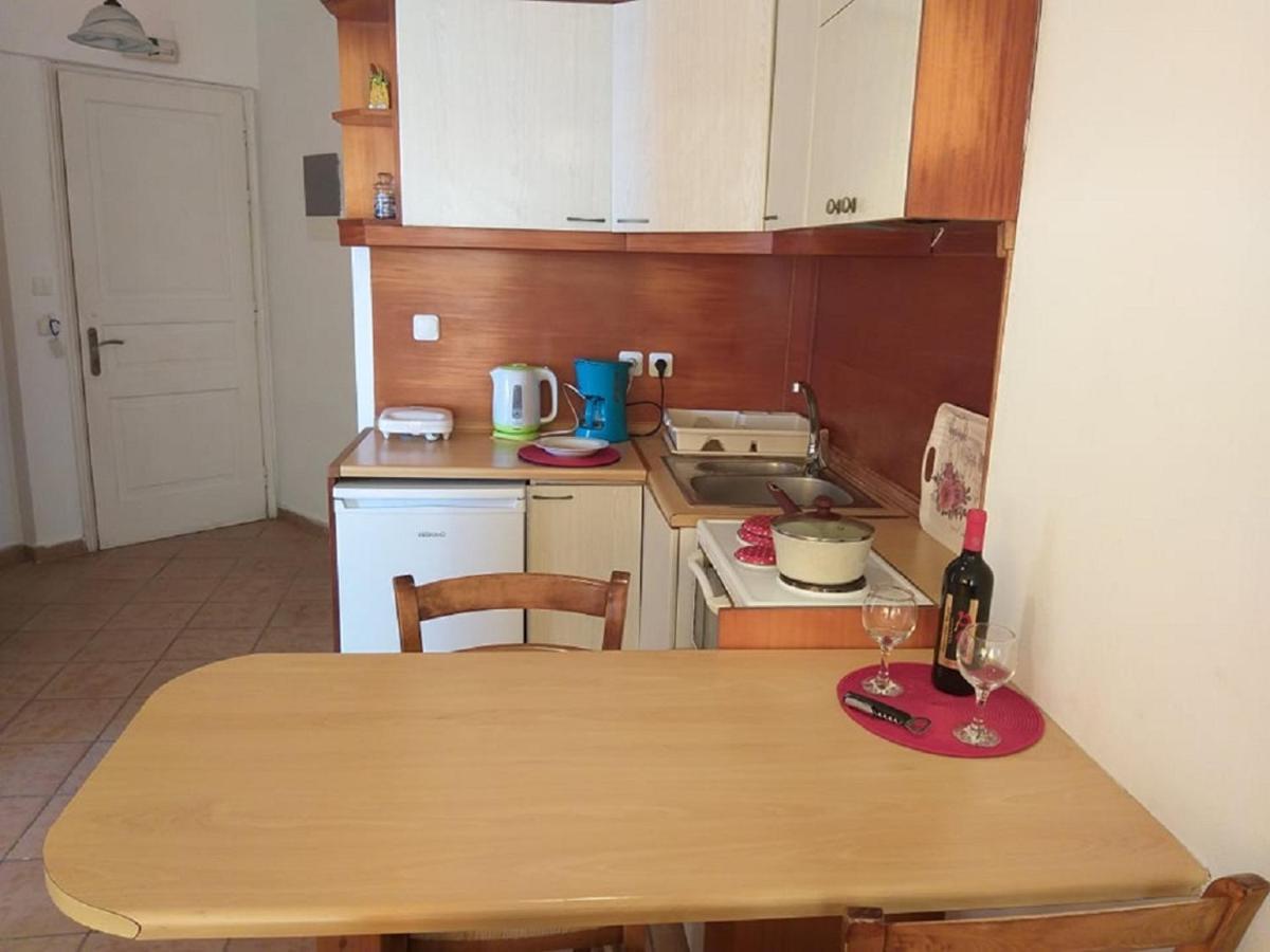 Nereides Apartments 아기오스고르디오스 외부 사진